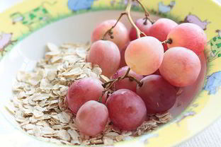 Овсяная каша с виноградом