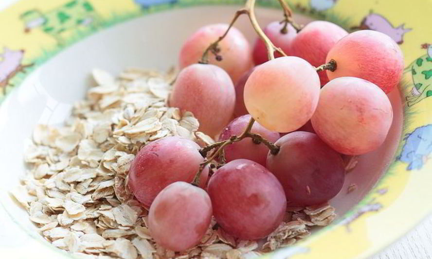 Рецепт овсяной каши с виноградом