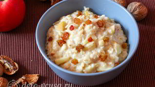 Овсяная каша с яблоками