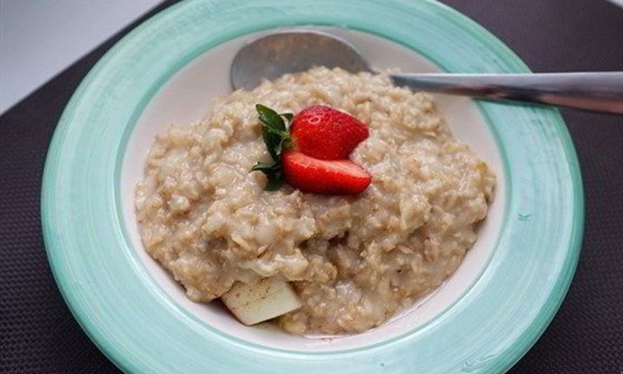 Рецепт овсяной каши с яблоком и корицей