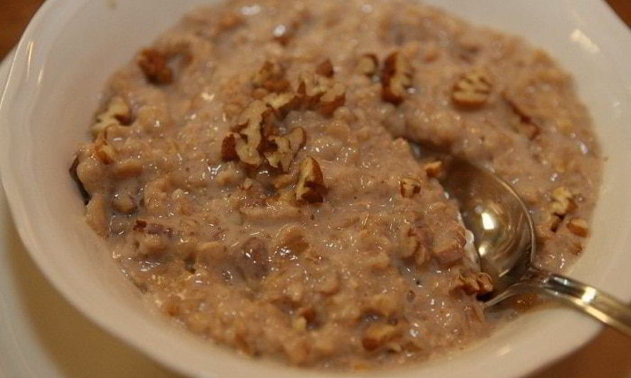 Рецепт овсянки с кленовым сиропом и орехами пекан