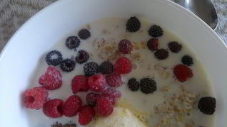 Овсянка с ягодами