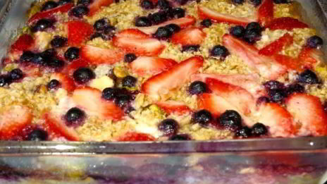 запеченная овсянка с ягодами