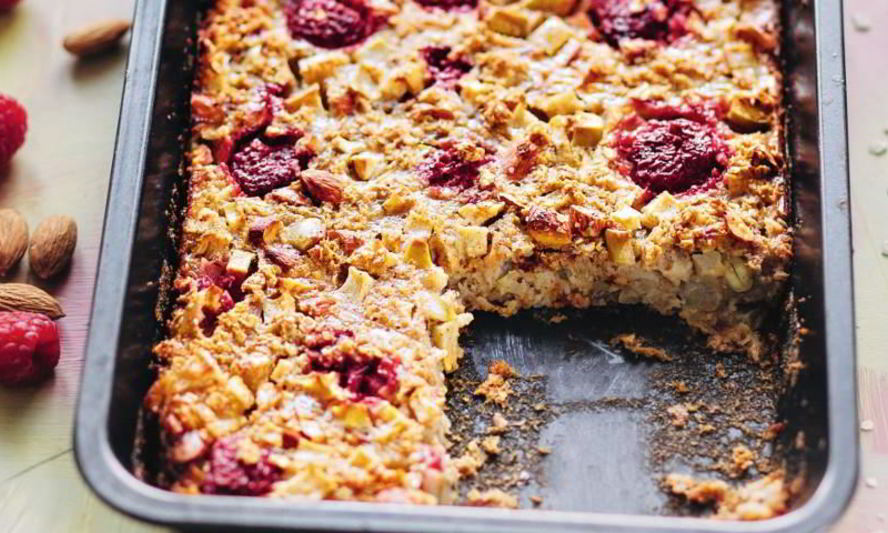 Рецепт запеченной с малиной и яблоками овсянка