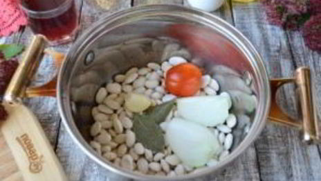 перловая каша с фасолью, тыквой и беконом