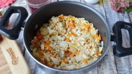 перловая каша с фасолью, тыквой и беконом