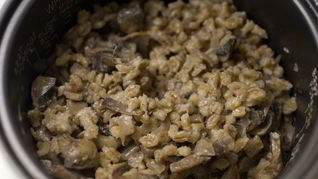 Перловка с грибами в мультиварке