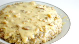 Перловка с соусом