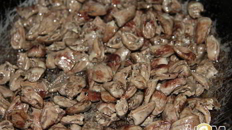 пшенная каша с куриными сердечками