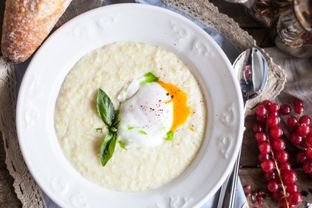 Пшенная каша с яйцом пашот