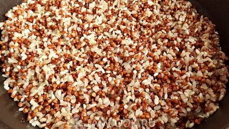 гречнево-рисовая каша на молоке