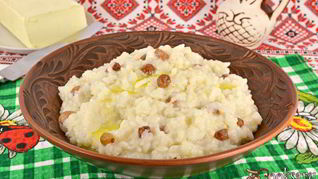 Молочная рисовая каша с изюмом и кокосовой стружкой в мультиварке