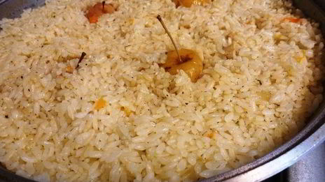 рисовая каша ароматная с мясом и яблоками