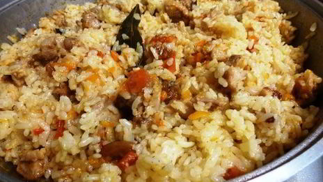 рисовая каша ароматная с мясом и яблоками