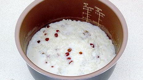 рисовая каша на молоке с изюмом