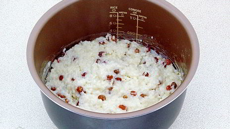 рисовая каша на молоке с изюмом