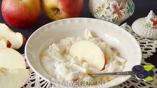 Рисовая каша с яблоками