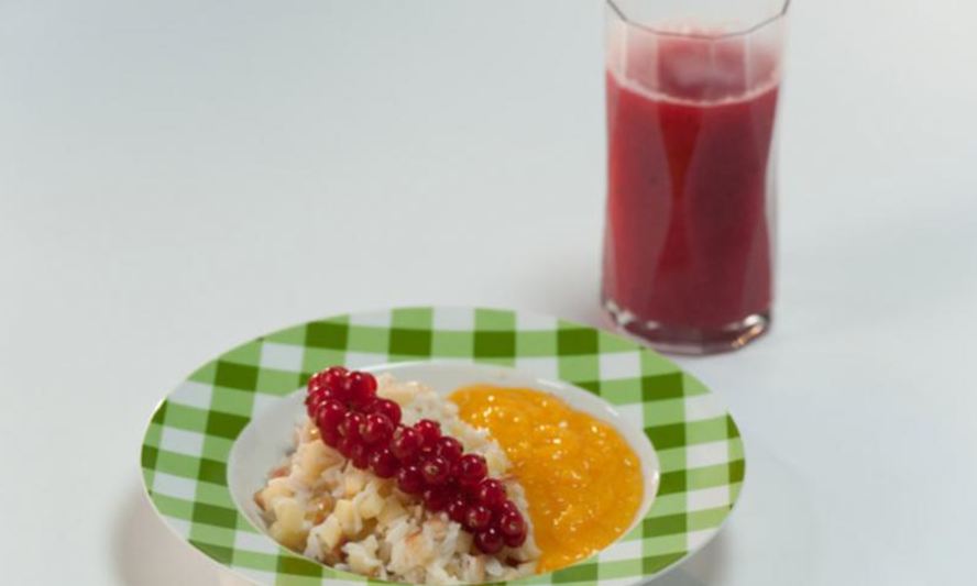 Рецепт рисовой каши с жареным яблоком и кремом из манго