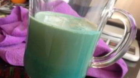 алкогольный коктейль в блендере