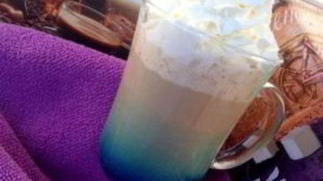 алкогольный коктейль в блендере