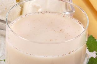 Чай с пряностями, мятой и молоком