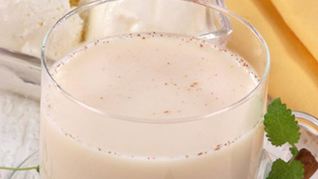 Чай с пряностями, мятой и молоком