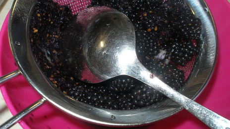 ежевично-мятный холодный чай