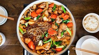 Горячая фунчоза с курицей