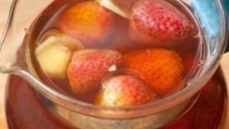 имбирный чай с клубникой