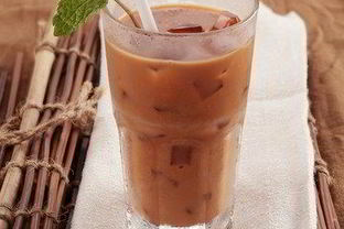 Холодный чай с молоком и мятой