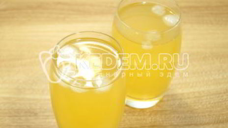 холодный чай с ревенем