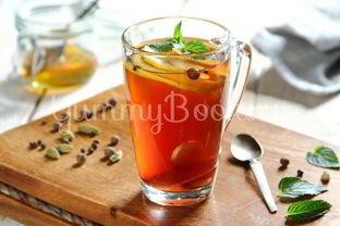 Согревающий мятный чай с пряностями