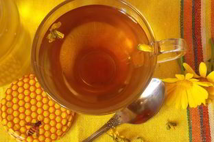 Травяной чай с мелиссой и зверобоем