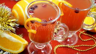 Глинтвейн из белого вина с апельсином и клюквой