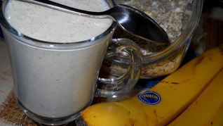 Йогуртовый коктейль с овсянкой и творогом