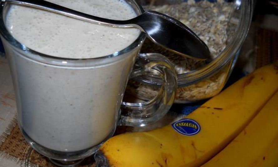 Рецепт йогуртового коктейля с овсянкой и творогом