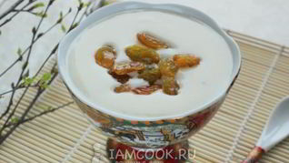 Молочный кисель с изюмом