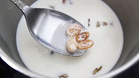 молочный кисель с изюмом