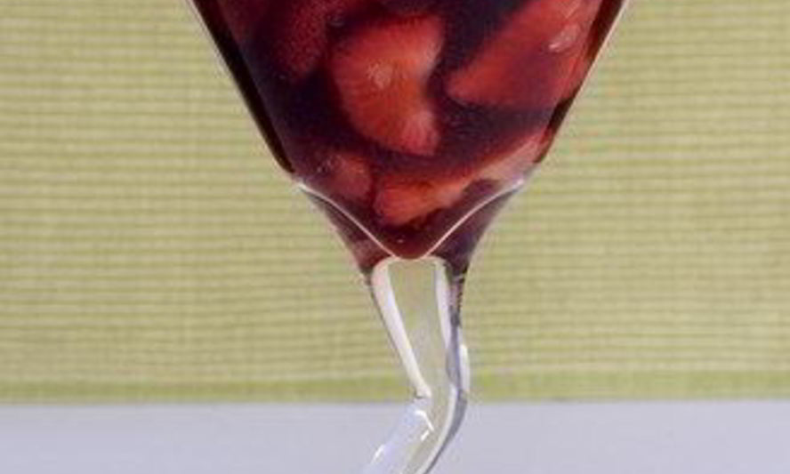 Рецепт клубники в базиликовом сиропе