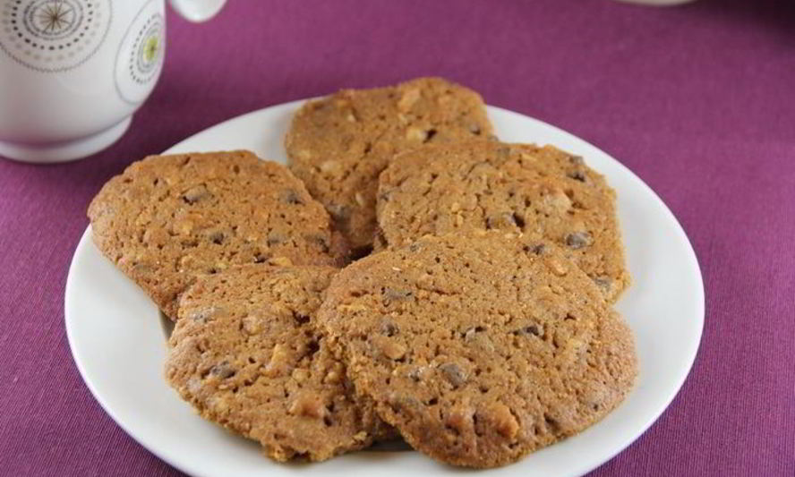 Рецепт хрустящих кофейных печений с шоколадом и грецкими орехами