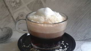 Малиновый кофе с кокосовой стружкой