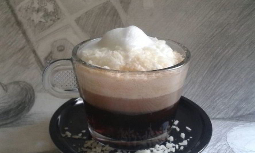 Рецепт малинового кофе с кокосовой стружкой