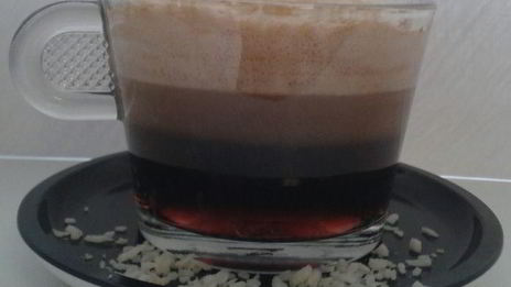 малиновый кофе с кокосовой стружкой