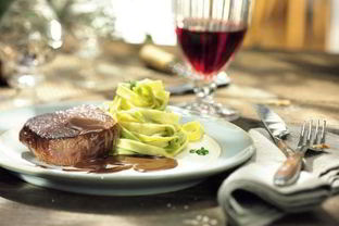 Медальоны из оленины в кофейном соусе