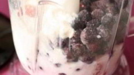 кокосовый коктейль с ягодами