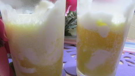 коктейль с апельсиновым соком и мороженым