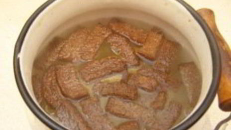 квас из черного хлеба