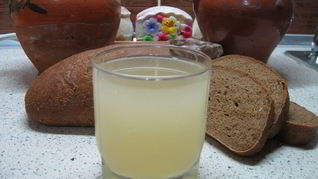 Квас из риса и изюма