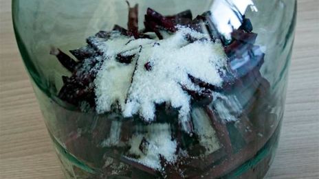 свекольный красный квас из сырой свеклы