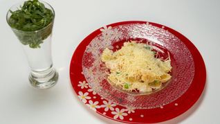 Фарфалле с лососем и домашний лимонад